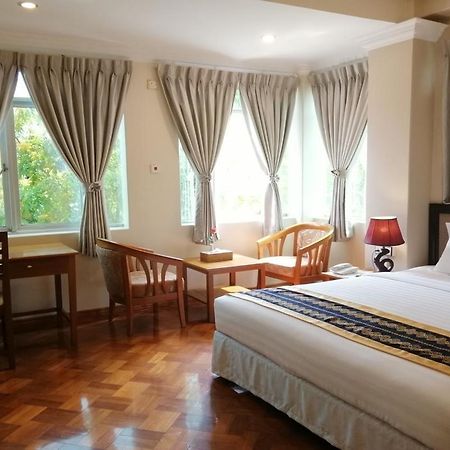 Grand Laurel Hotel Γιανγκόν Εξωτερικό φωτογραφία