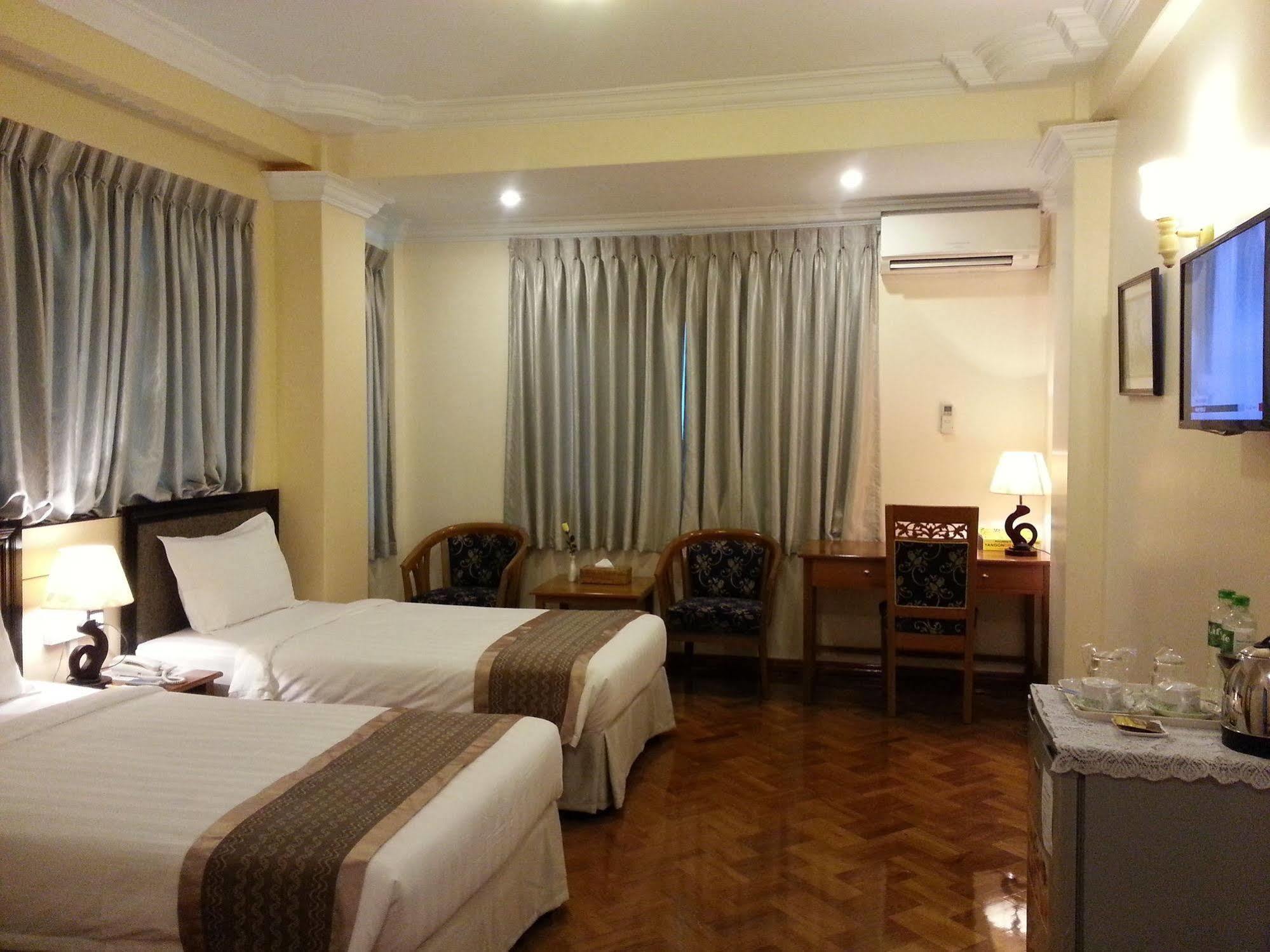 Grand Laurel Hotel Γιανγκόν Εξωτερικό φωτογραφία