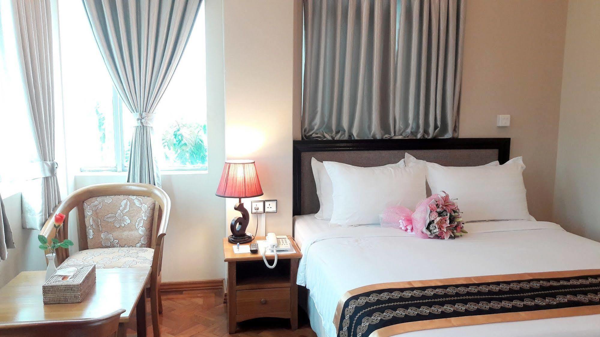Grand Laurel Hotel Γιανγκόν Εξωτερικό φωτογραφία