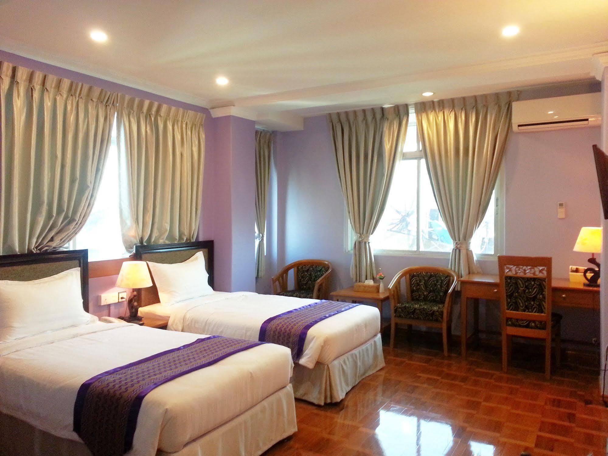 Grand Laurel Hotel Γιανγκόν Εξωτερικό φωτογραφία