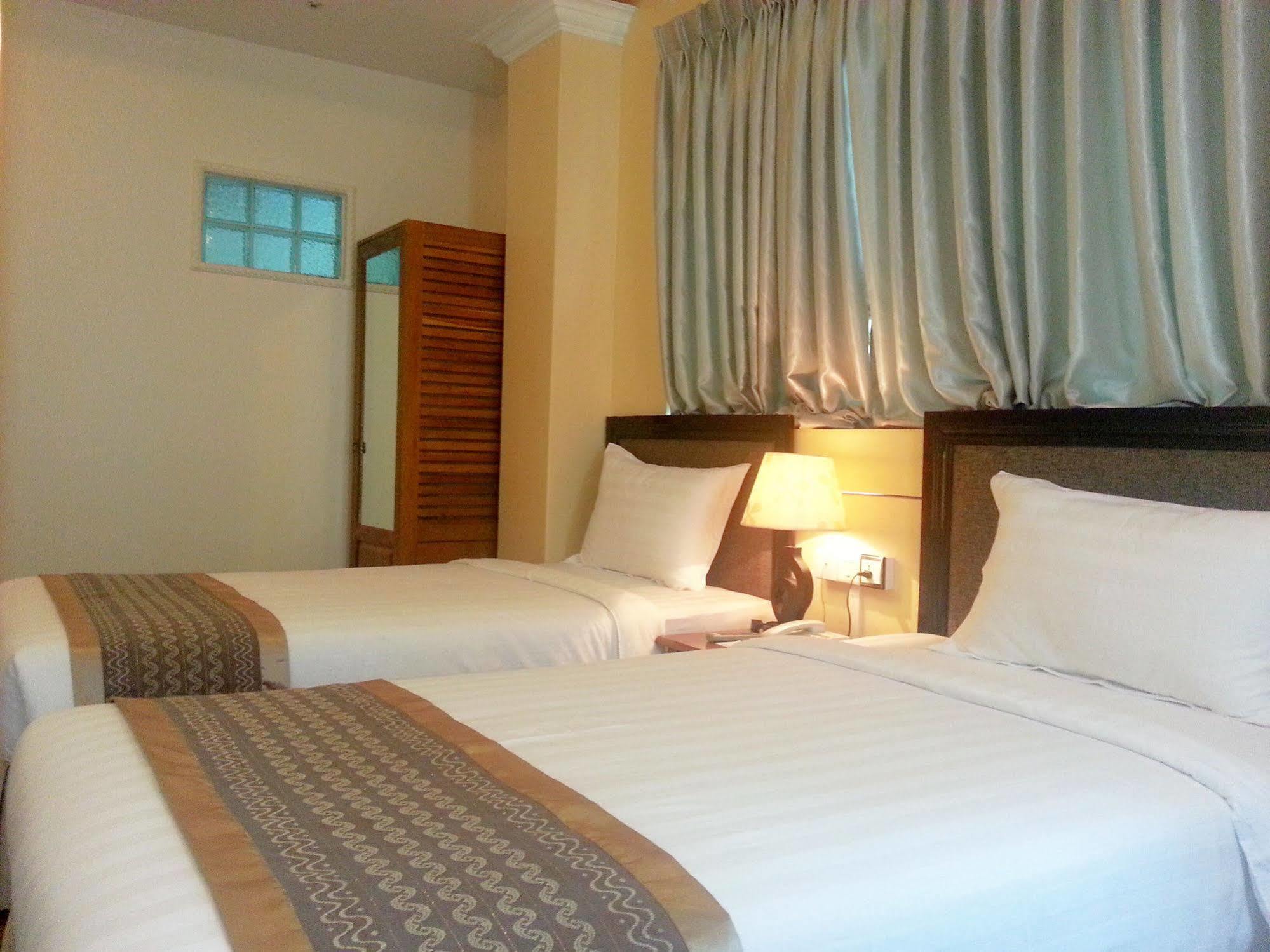 Grand Laurel Hotel Γιανγκόν Εξωτερικό φωτογραφία