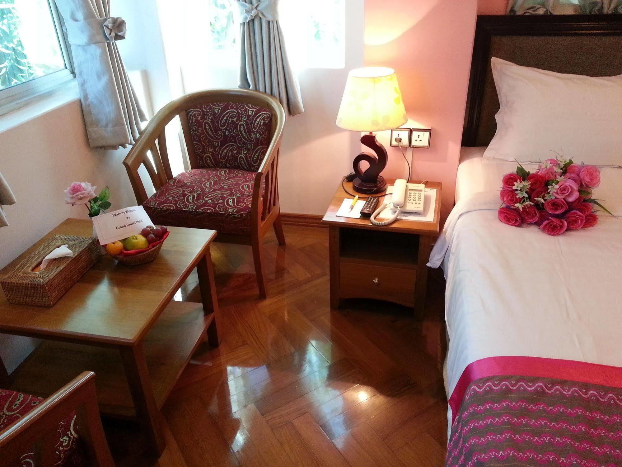 Grand Laurel Hotel Γιανγκόν Εξωτερικό φωτογραφία