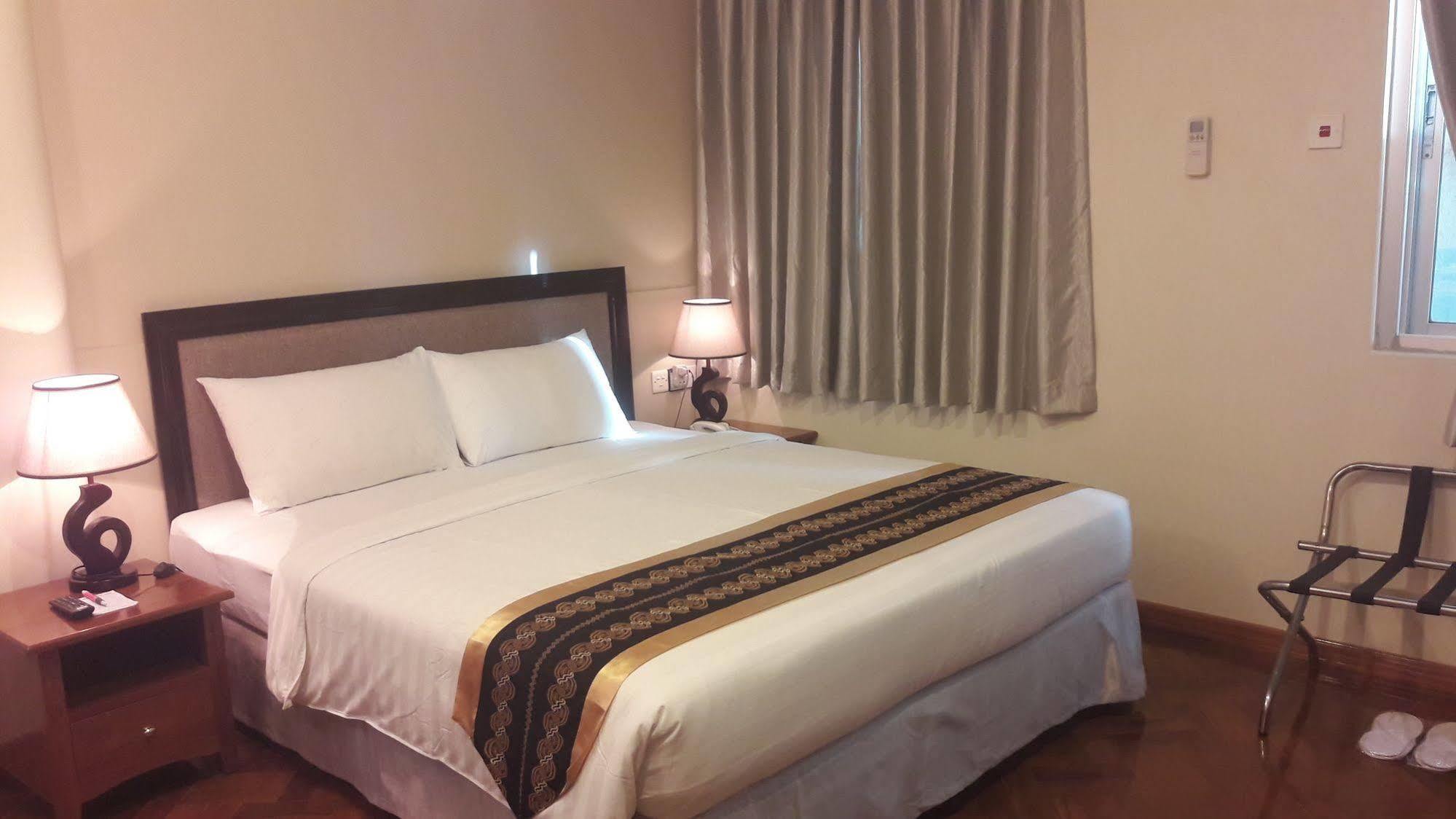 Grand Laurel Hotel Γιανγκόν Εξωτερικό φωτογραφία