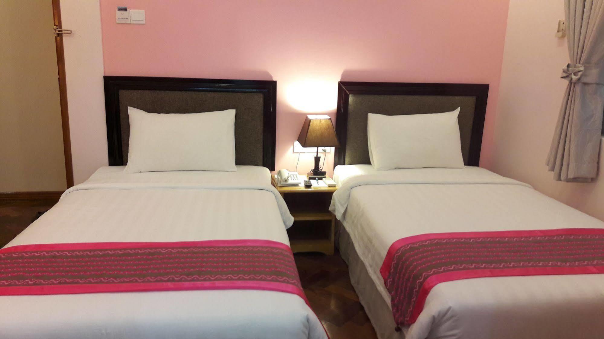 Grand Laurel Hotel Γιανγκόν Εξωτερικό φωτογραφία