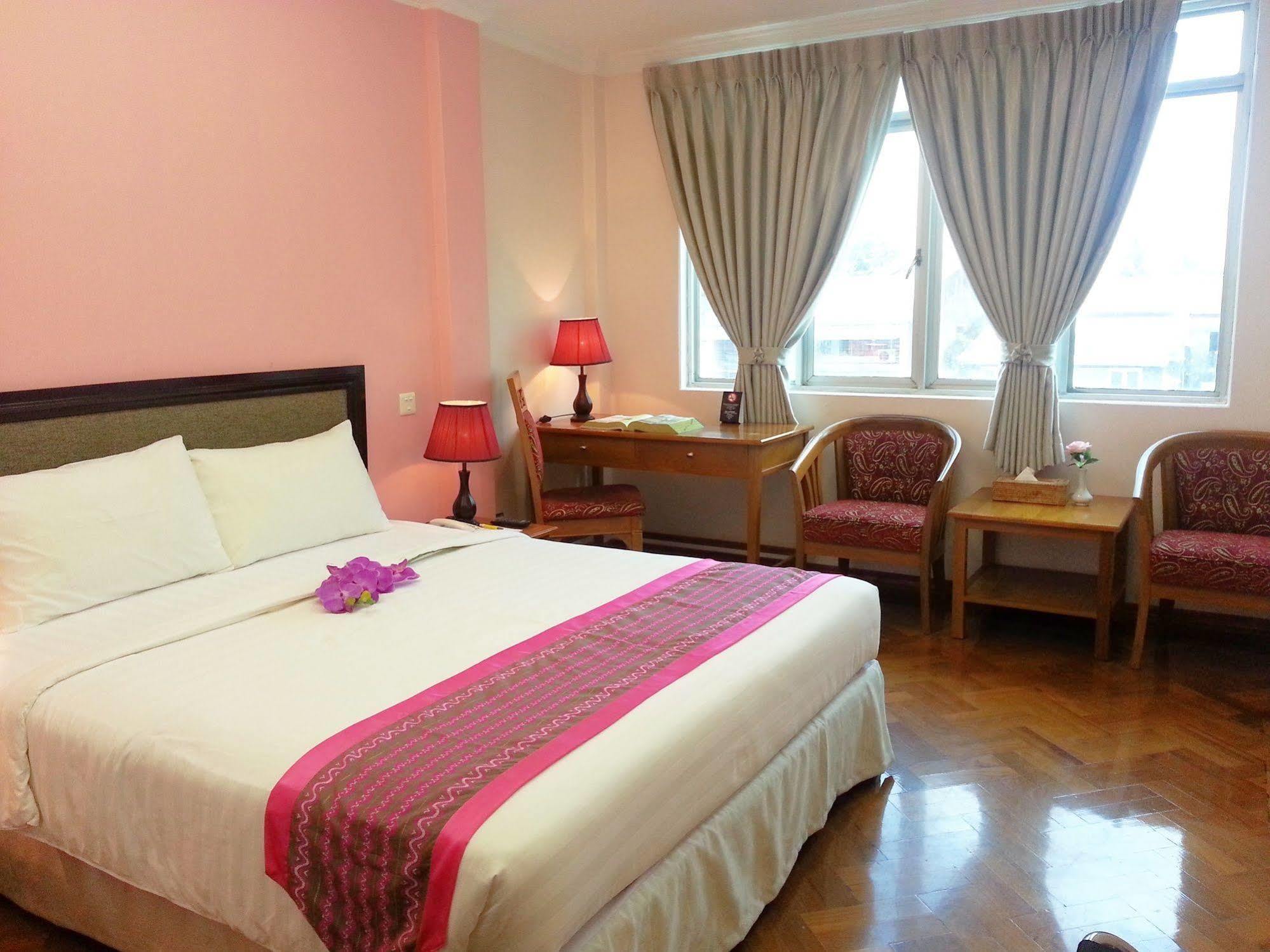 Grand Laurel Hotel Γιανγκόν Εξωτερικό φωτογραφία