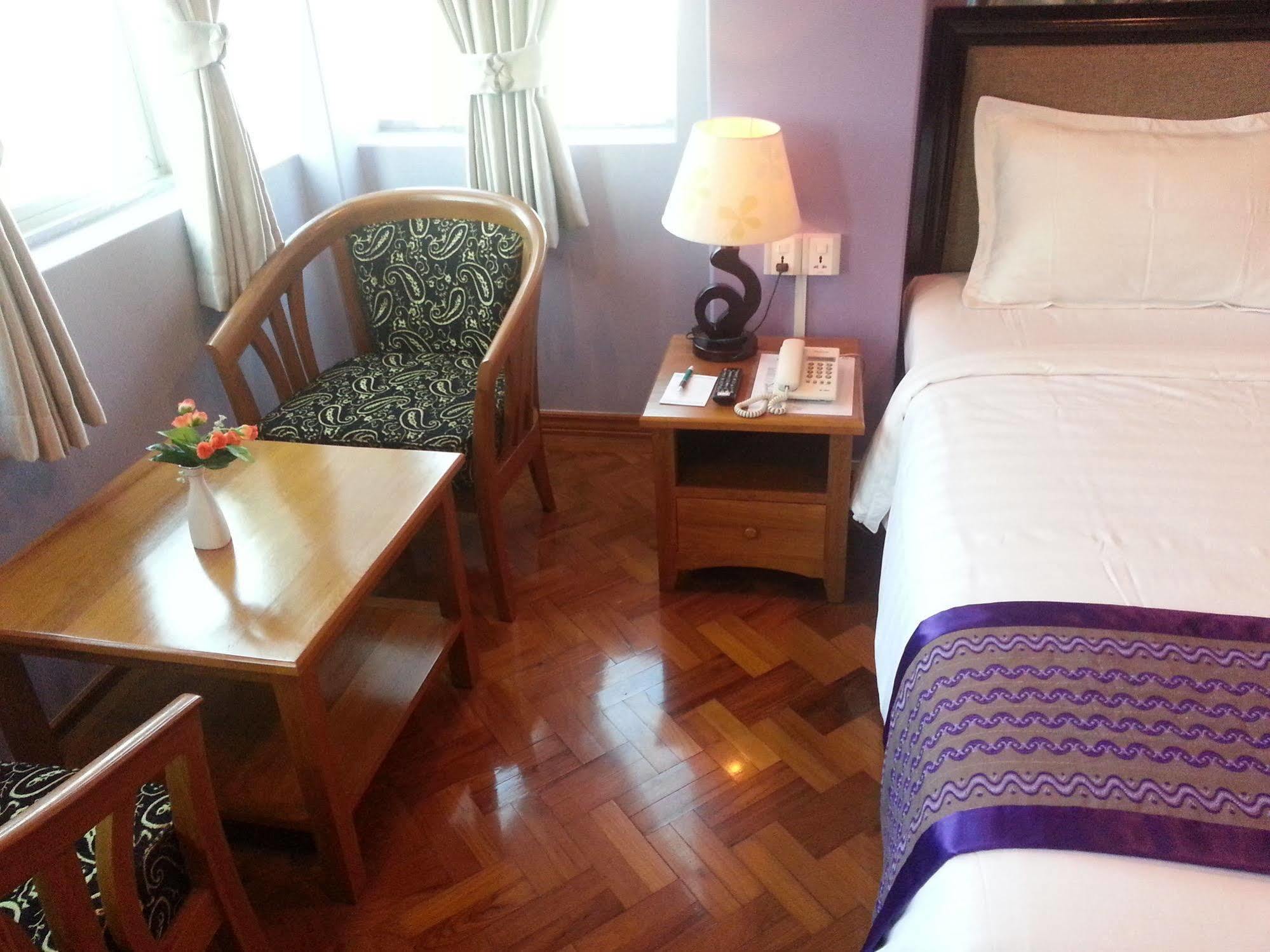 Grand Laurel Hotel Γιανγκόν Εξωτερικό φωτογραφία